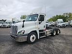 Used 2019 Freightliner Cascadia Day Cab 6x4, Semi Truck for sale #795707 - photo 1