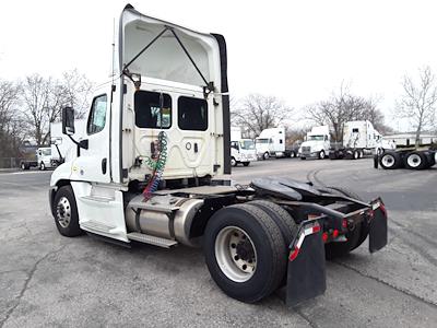 Used 2019 Freightliner Cascadia Day Cab 4x2, Semi Truck for sale #809934 - photo 2