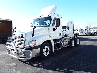 Used 2019 Freightliner Cascadia Day Cab 6x4, Semi Truck for sale #813288 - photo 1