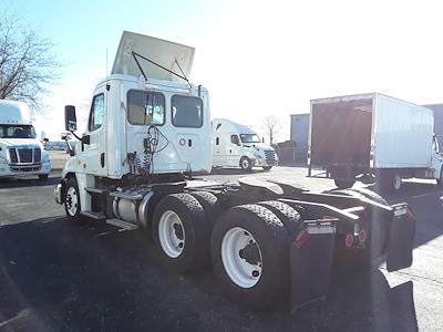 Used 2019 Freightliner Cascadia Day Cab 6x4, Semi Truck for sale #813288 - photo 2