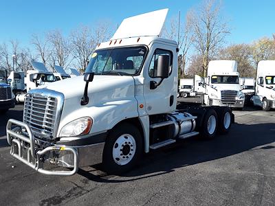 Used 2019 Freightliner Cascadia Day Cab 6x4, Semi Truck for sale #813384 - photo 1