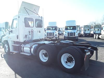 Used 2019 Freightliner Cascadia Day Cab 6x4, Semi Truck for sale #813384 - photo 2