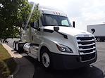Used 2020 Freightliner Cascadia Sleeper Cab 6x4, Semi Truck for sale #273187 - photo 4