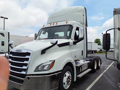 Used 2020 Freightliner Cascadia Day Cab 6x4, Semi Truck for sale #283493 - photo 1