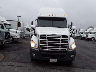 Used 2015 Freightliner Cascadia Sleeper Cab 6x4, Semi Truck for sale #308519 - photo 2