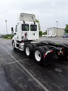 Used 2015 Freightliner Cascadia 6x4, Semi Truck for sale #563397 - photo 2