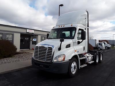 Used 2016 Freightliner Cascadia Day Cab 6x4, Semi Truck for sale #659131 - photo 1