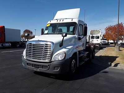 Used 2017 Freightliner Cascadia Day Cab 6x4, Semi Truck for sale #673919 - photo 1