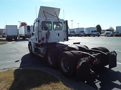 Used 2017 Freightliner Cascadia Day Cab 6x4, Semi Truck for sale #673919 - photo 2