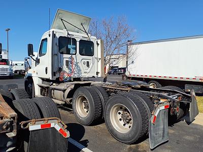 Used 2017 Freightliner Cascadia Day Cab 6x4, Semi Truck for sale #673920 - photo 2