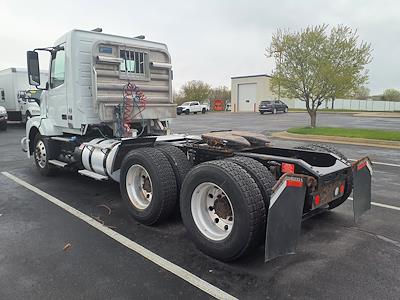 Used 2018 Volvo VNL 6x4, Semi Truck for sale #744039 - photo 2