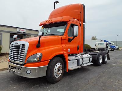 Used 2018 Freightliner Cascadia Day Cab 6x4, Semi Truck for sale #753114 - photo 1