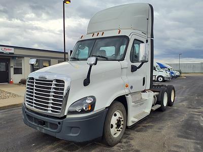 Used 2018 Freightliner Cascadia Day Cab 6x4, Semi Truck for sale #779720 - photo 1