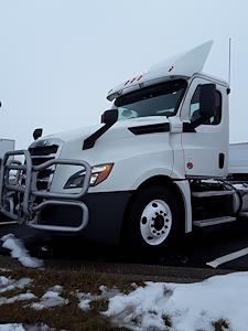 Used 2019 Freightliner Cascadia Day Cab 6x4, Semi Truck for sale #808742 - photo 1