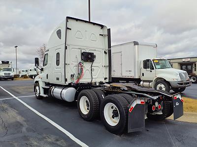 Used 2019 Freightliner Cascadia Sleeper Cab 6x4, Semi Truck for sale #865209 - photo 2