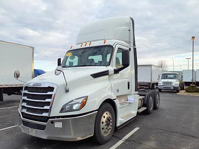 Used 2019 Freightliner Cascadia Day Cab 6x4, Semi Truck for sale #868587 - photo 1