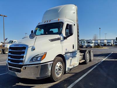 Used 2019 Freightliner Cascadia Day Cab 6x4, Semi Truck for sale #868588 - photo 1