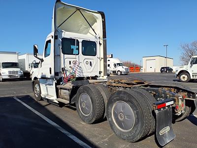 Used 2019 Freightliner Cascadia Day Cab 6x4, Semi Truck for sale #868588 - photo 2