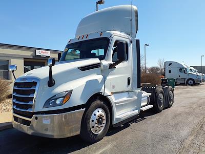 Used 2019 Freightliner Cascadia Day Cab 6x4, Semi Truck for sale #868589 - photo 1