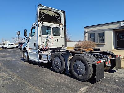 Used 2019 Freightliner Cascadia Day Cab 6x4, Semi Truck for sale #868589 - photo 2