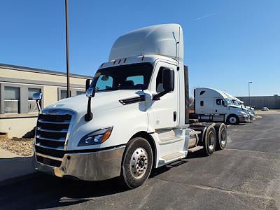 Used 2019 Freightliner Cascadia Day Cab 6x4, Semi Truck for sale #868594 - photo 1