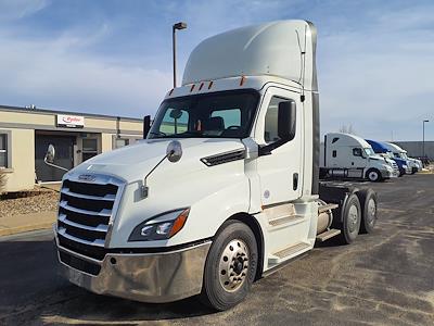 Used 2019 Freightliner Cascadia Day Cab 6x4, Semi Truck for sale #868596 - photo 1