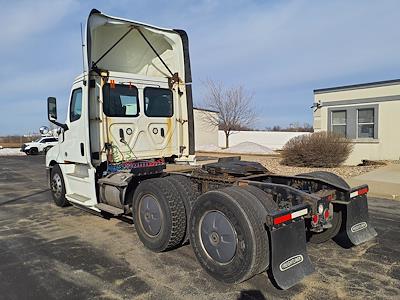 Used 2019 Freightliner Cascadia Day Cab 6x4, Semi Truck for sale #868596 - photo 2