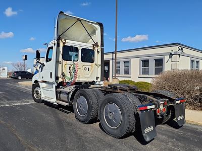 Used 2019 Freightliner Cascadia Day Cab 6x4, Semi Truck for sale #868598 - photo 2