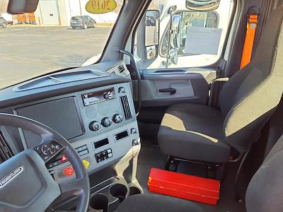 Used 2019 Freightliner Cascadia Day Cab 6x4, Semi Truck for sale #868599 - photo 1