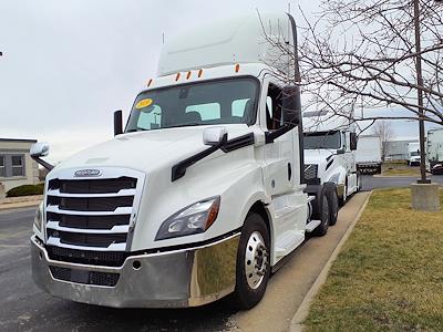 Used 2019 Freightliner Cascadia Day Cab 6x4, Semi Truck for sale #868603 - photo 1