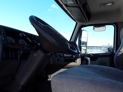 Used 2015 Volvo VNM 4x2, Semi Truck for sale #332734 - photo 2