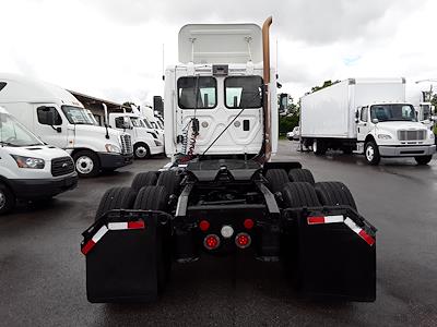 Used 2013 Freightliner Cascadia 6x4, Semi Truck for sale #485582 - photo 2