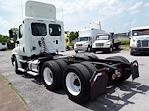 Used 2015 Freightliner Cascadia 6x4, Semi Truck for sale #564532 - photo 1