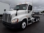 Used 2015 Freightliner Cascadia 6x4, Semi Truck for sale #564534 - photo 4