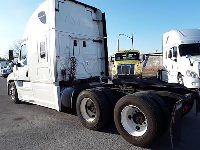 Used 2016 Freightliner Cascadia Sleeper Cab 6x4, Semi Truck for sale #650819 - photo 2
