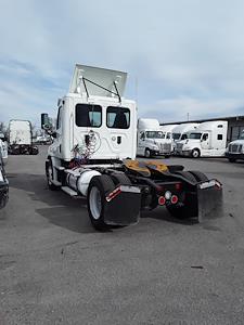 Used 2017 Freightliner Cascadia Day Cab 4x2, Semi Truck for sale #670268 - photo 2