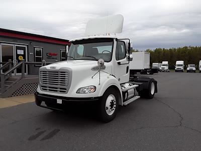 Used 2015 Freightliner M2 112 Day Cab 4x2, Semi Truck for sale #328866 - photo 1