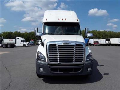Used 2017 Freightliner Cascadia Sleeper Cab 6x4, Semi Truck for sale #664986 - photo 2