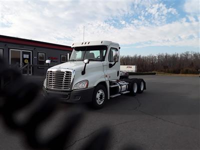 Used 2017 Freightliner Cascadia 6x4, Semi Truck for sale #674926 - photo 2