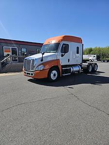 Used 2017 Freightliner Cascadia Sleeper Cab 6x4, Semi Truck for sale #676344 - photo 1
