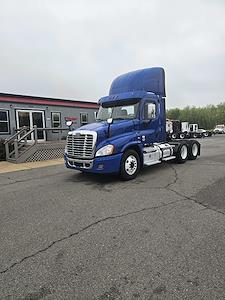Used 2017 Freightliner Cascadia Day Cab 6x4, Semi Truck for sale #677084 - photo 1