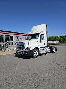 Used 2018 Freightliner Cascadia Day Cab 4x2, Semi Truck for sale #684892 - photo 1