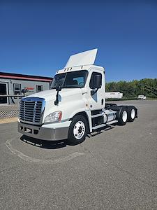 Used 2018 Freightliner Cascadia Day Cab 6x4, Semi Truck for sale #752361 - photo 1