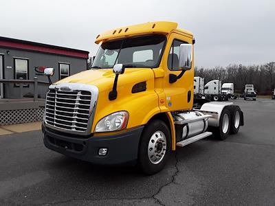 Used 2018 Freightliner Cascadia Day Cab 6x4, Semi Truck for sale #786739 - photo 1