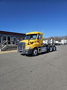 Used 2018 Freightliner Cascadia Day Cab 6x4, Semi Truck for sale #786985 - photo 1