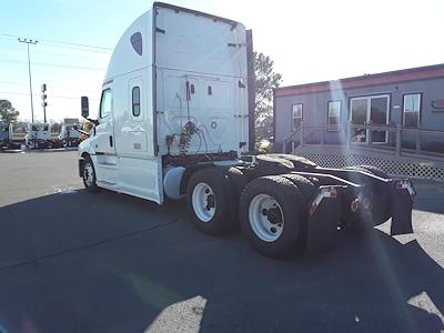 Used 2019 Freightliner Cascadia Sleeper Cab 6x4, Semi Truck for sale #827464 - photo 2