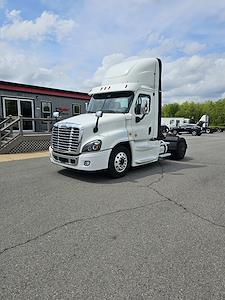 Used 2019 Freightliner Cascadia Day Cab 4x2, Semi Truck for sale #873439 - photo 1