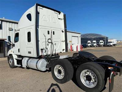 Used 2016 Freightliner Cascadia Sleeper Cab 6x4, Semi Truck for sale #653003 - photo 2