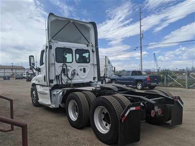 Used 2017 Freightliner Cascadia Day Cab 6x4, Semi Truck for sale #662675 - photo 1