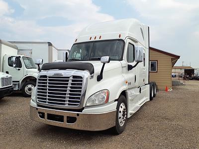 Used 2018 Freightliner Cascadia Sleeper Cab 6x4, Semi Truck for sale #682144 - photo 1